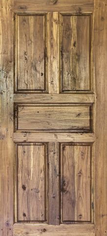 דלת עץ מעוצבת