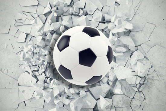 טפט | כדורגל שובר את הקיר