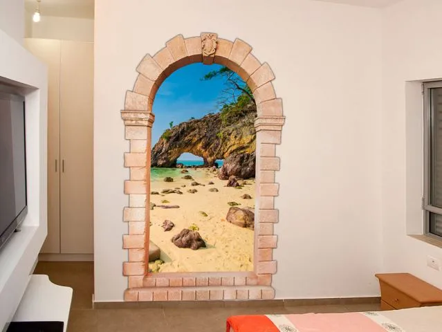 שער עתיק לשפת הים