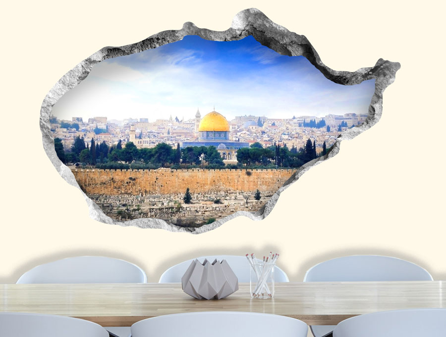 חור בקיר עם נוף של ירושלים