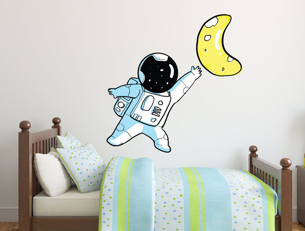 אסטרונאוט חמוד מגיע לירח