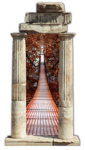 עמודים יווניים עם נוף של גשר ביער אדום