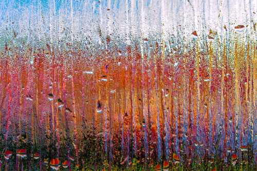 מדבקת טיפות מים על זכוכית בגשם