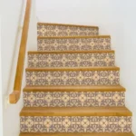 עיצוב חום מלכותי למדרגות | StickDecor