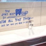 צחצוח שיניים | StickDecor