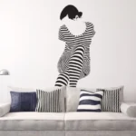 אישה בשמלת פסים | StickDecor