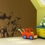 קרנף יוצא מהקיר | StickDecor