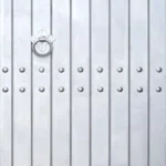 טפט | דלת ברזל אפורה | StickDecor