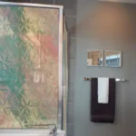 מדבקת זכוכית מעוצבת למקלחת | StickDecor