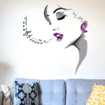 מדבקה | אישה מזמרת | StickDecor