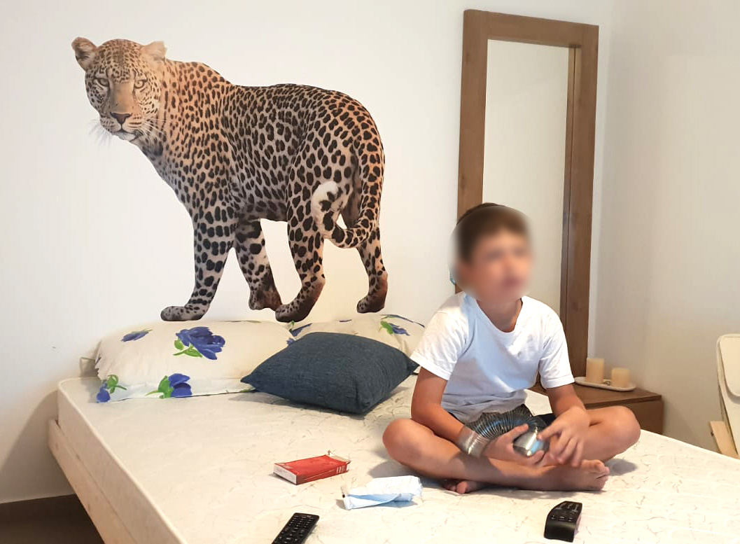 מדבקות קיר לחדר השינה