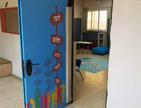 מדבקות קיר וטפטים לבתי ספר