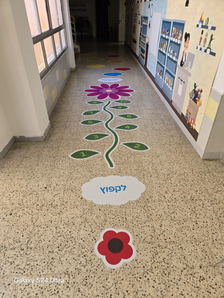 מדבקות לרצפה