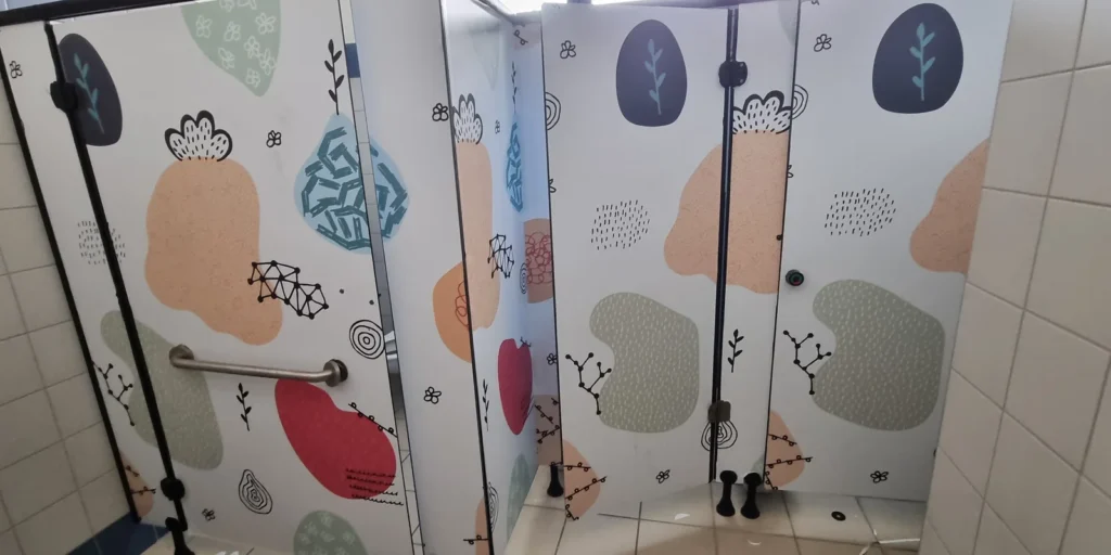 תאי שירותים