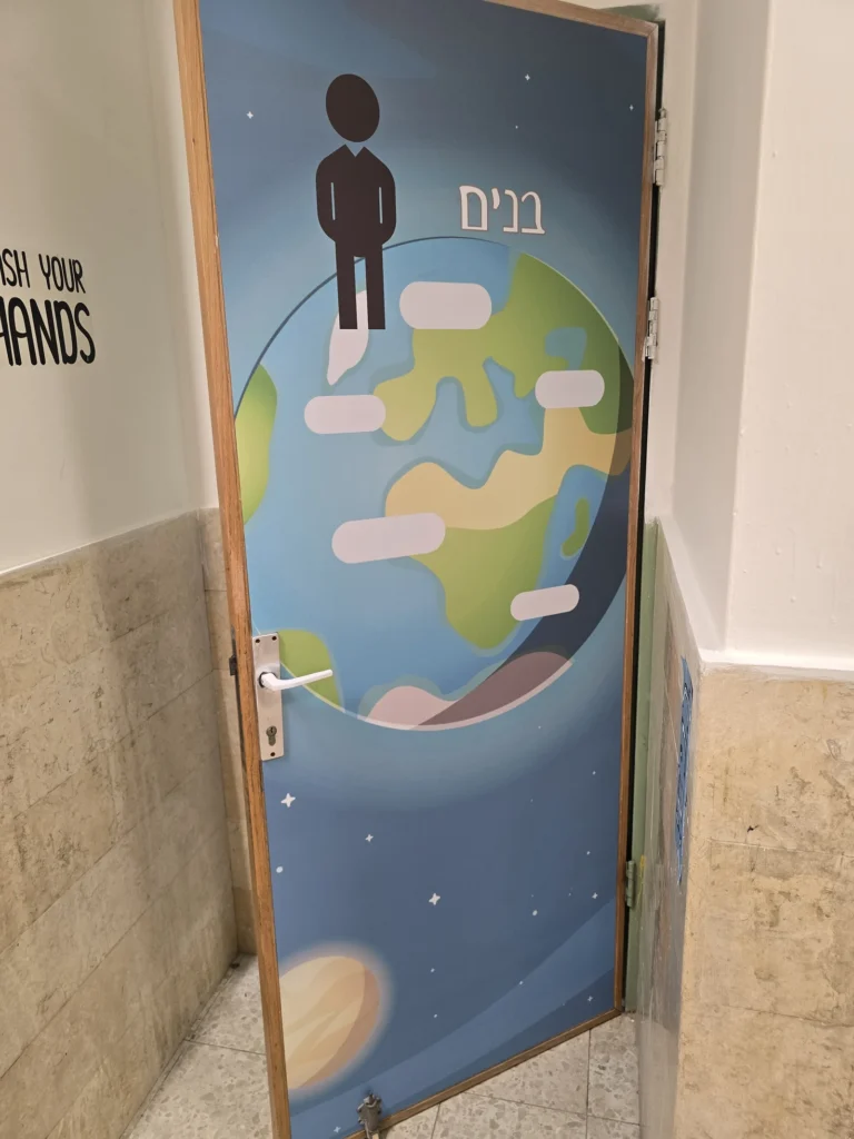 תאי שירותים