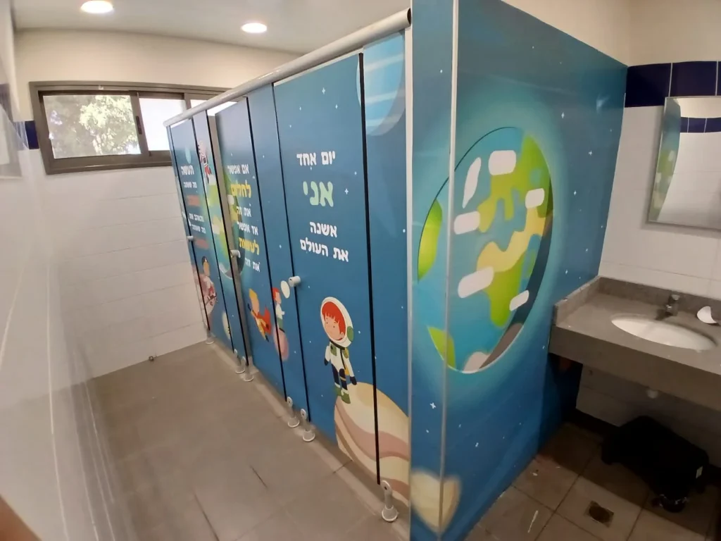 תאי שירותים