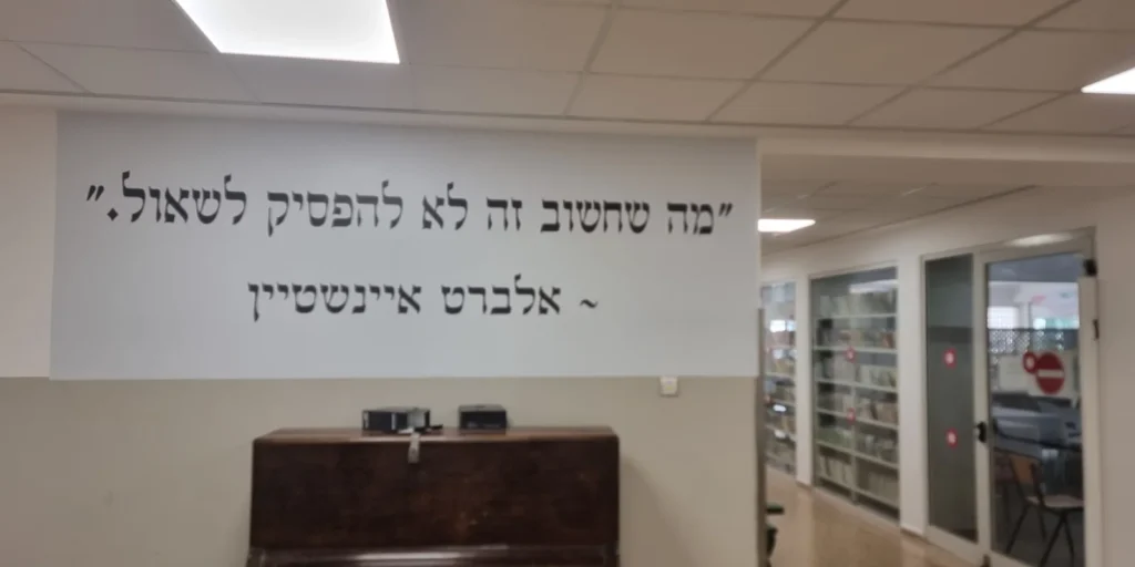 מדבקות קיר