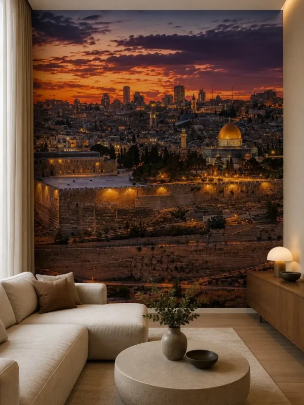 שקיעה עירונית עם כיפה זהובה