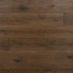 פלנקים אופקיים מעץ בגוון חום עמוק עם גרעין עץ ונקודות קשר טבעיות