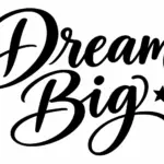 העיצוב מציג את המילים 'Dream Big' בקורסיב שחור עם כוכב קטן על רקע לבן
